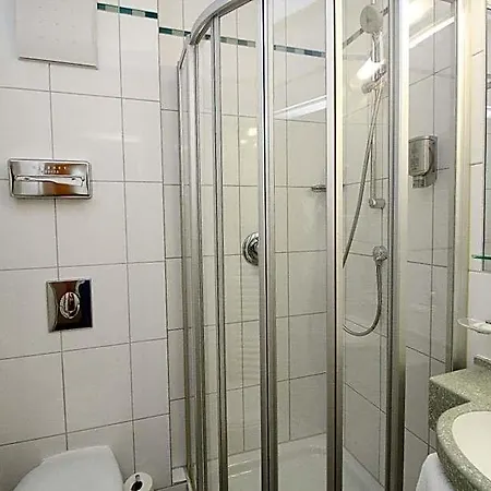 Leopold Hotel 3*