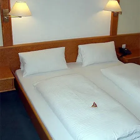 Leopold Hotel 3*