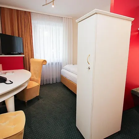 Leopold Hotel 3*