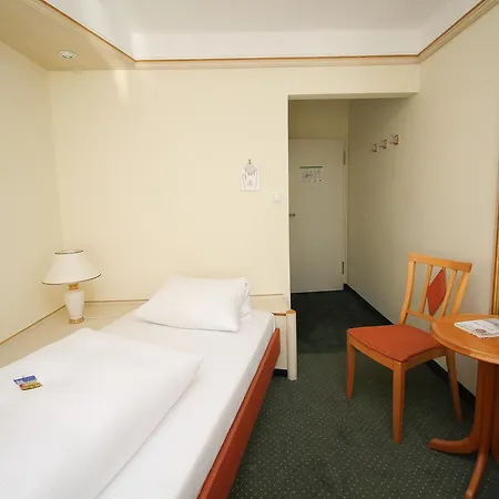 Leopold Hotel 3*