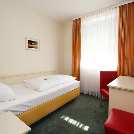 Leopold Hotel 3*
