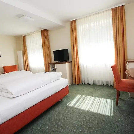 Leopold Hotel 3*